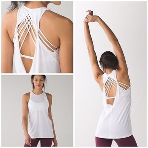 Lululemon Trapeze Twist Tank in white sz 4